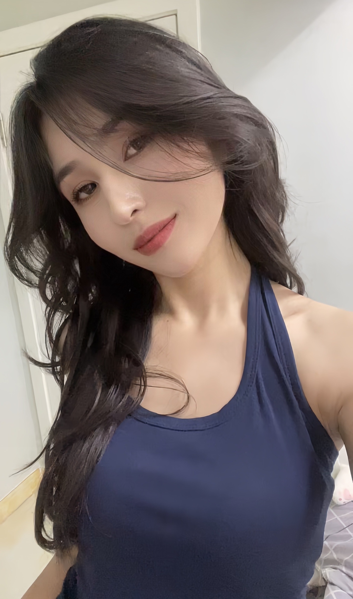 A1249 照片956张 视频162个 中国女 高颜值气质美女 性感照 真实 自拍较多 镜子自拍 户外日常 穿搭 生活场景丰富 视频包含实况Live 曝光度低