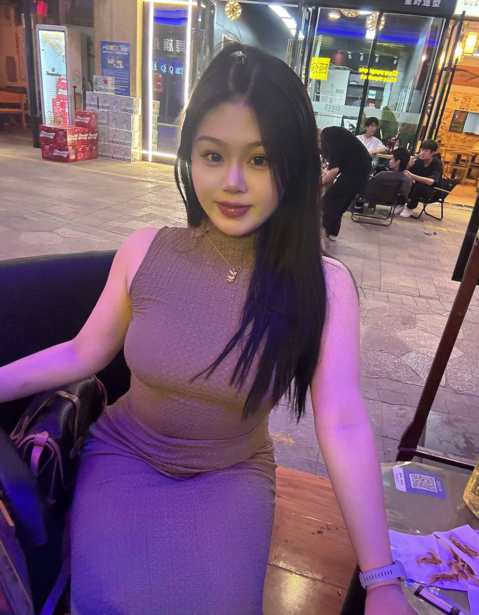 A1251 照片594张 视频95个 中国女 性感少妇 健身 瑜伽 秀身材 真实 镜子自拍 自拍较多 穿搭 户外日常 居家日常 生活场景丰富 视频包含实况Live 曝光度低
